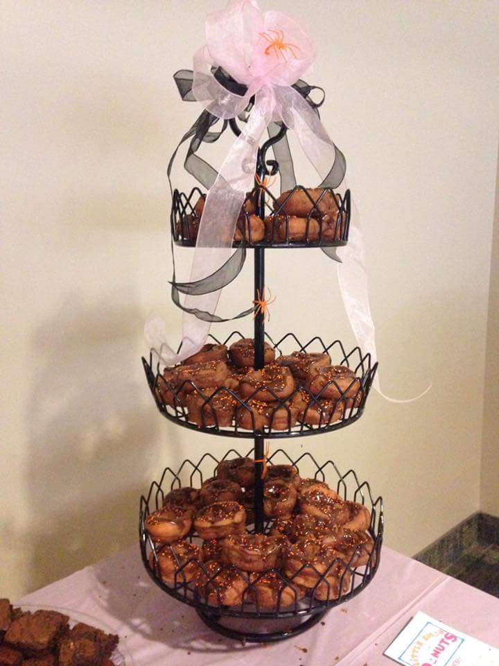 Simple Iron Stand Decorated With Ribbons And Cookies